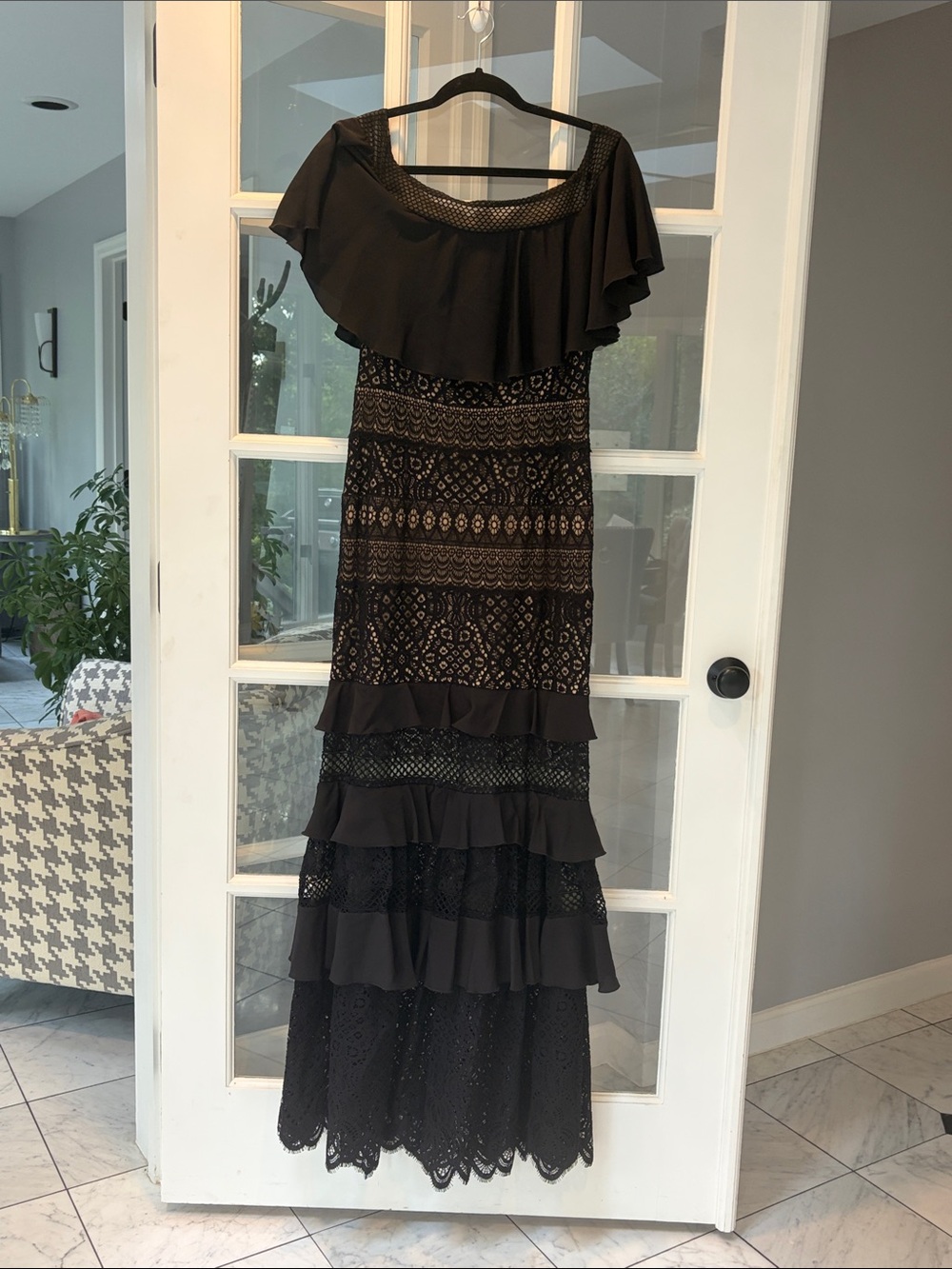 The Tadashi Shoji Alexia Off-The-Shoulder Gown in Black/Nude - Sz 8 NWOT - Picture 3 of 6